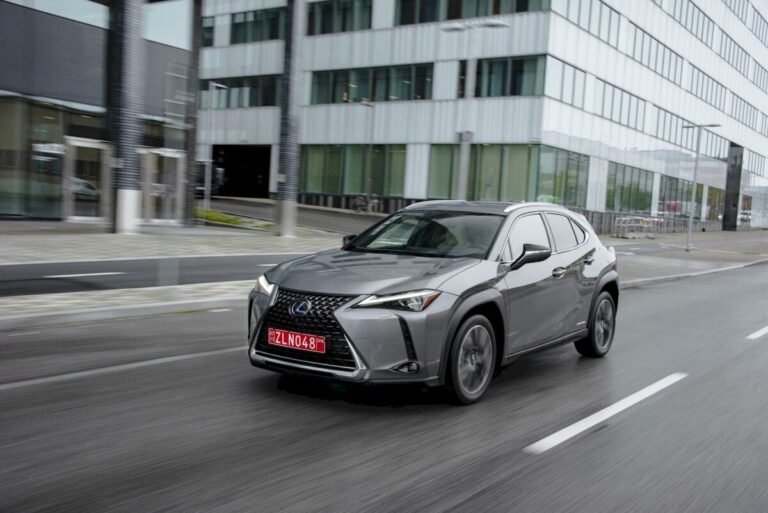 Lexus UX Hybrid: iniziata la prevendita