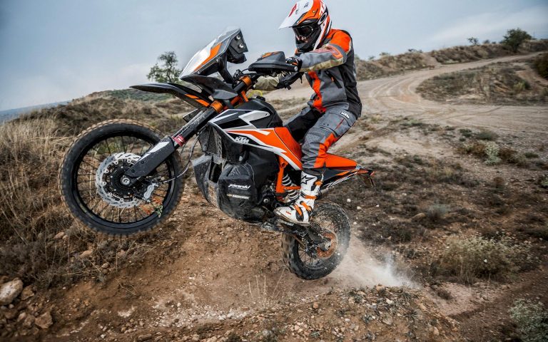 KTM 790 Adventure/R: dettagli e prezzi delle enduro stradali austriache