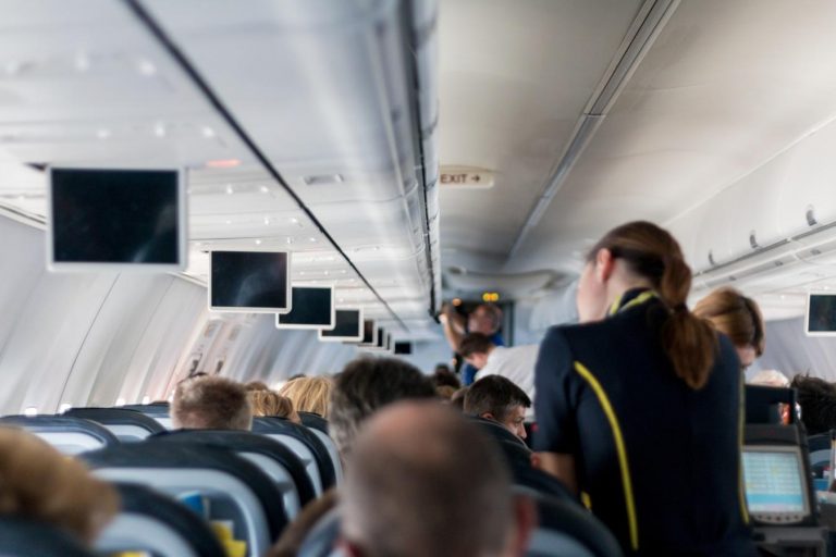 Il succo di pomodoro in aereo è più buono: lo dice la scienza.