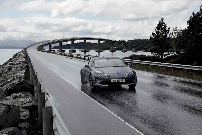 Alpine A110S: prezzo e caratteristiche della versione da 292 CV