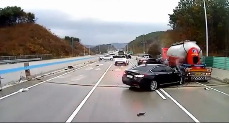 Strike su autostrada ghiacciata