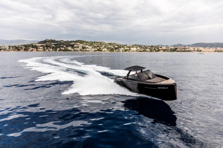 Evo Yacht R4 WA