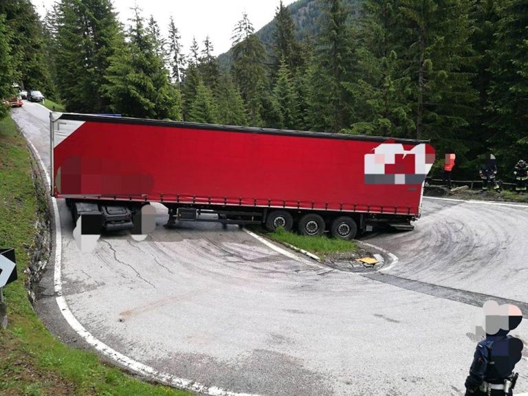 tir bloccato stelvio