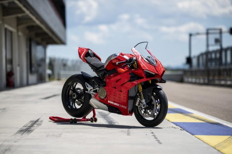 Ducati Panigale V4 R in scala reale