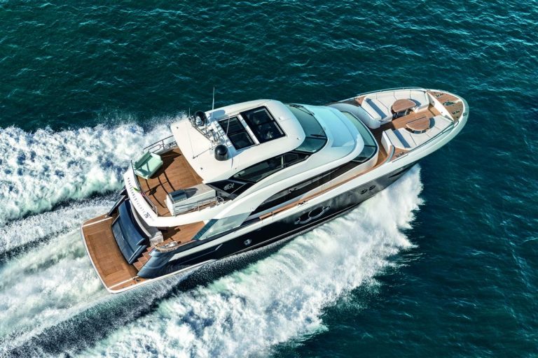 Monte Carlo Yachts 76 Skylounge