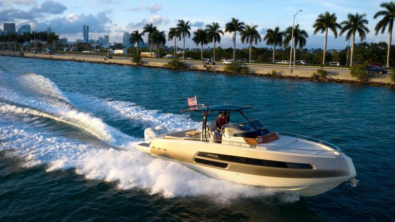 Invictus Yacht Yamaha