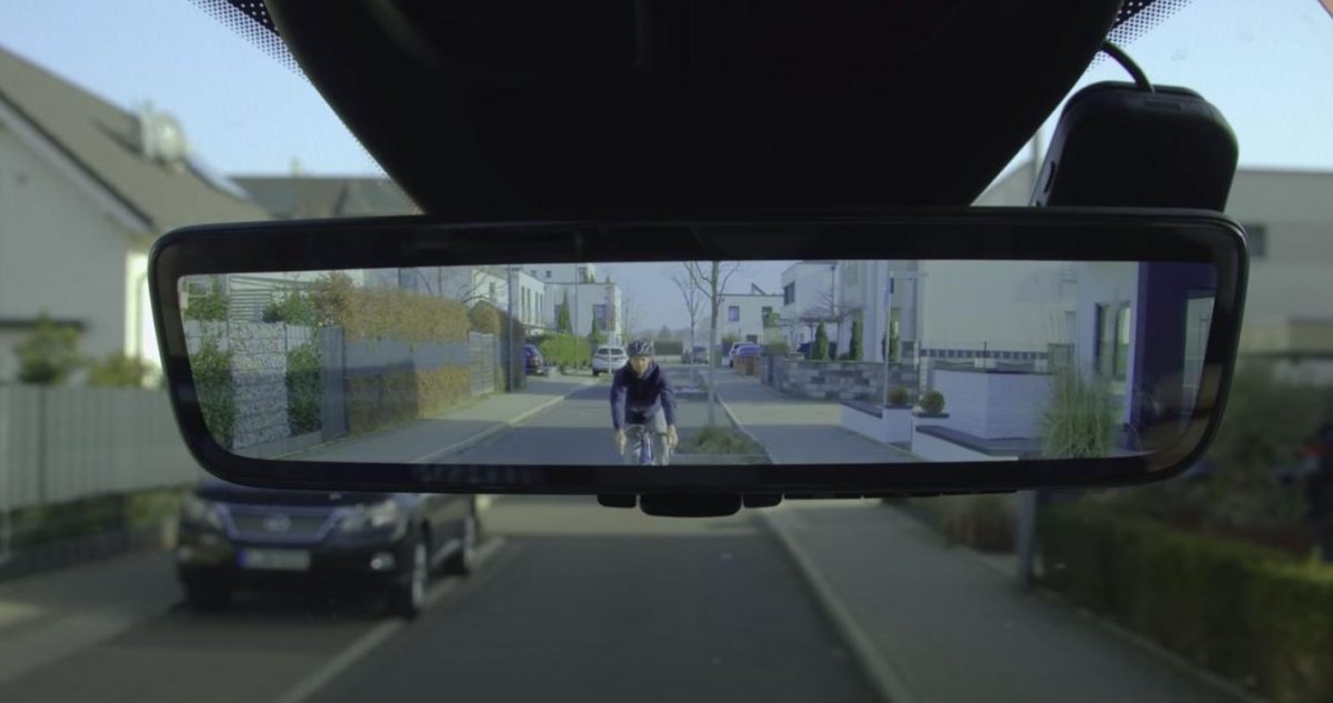 Ford Smart Mirror: lo specchietto retrovisore intelligente che ti aiuta a  vedere ciclisti, pedoni e altri veicoli dietro al tuo furgone, Italy, Italian