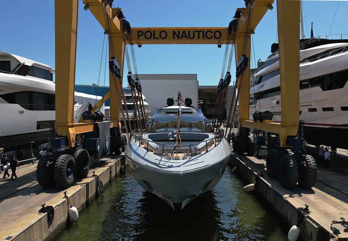 Mangusta 104 REV