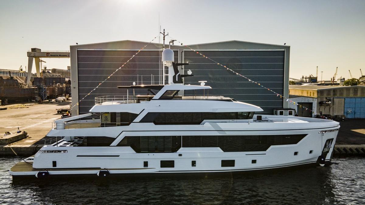 Rossetti Superyachts RSY 38M EXP