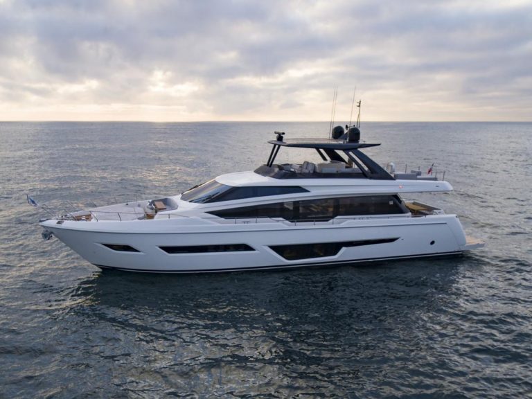 Ferretti Yachts 780