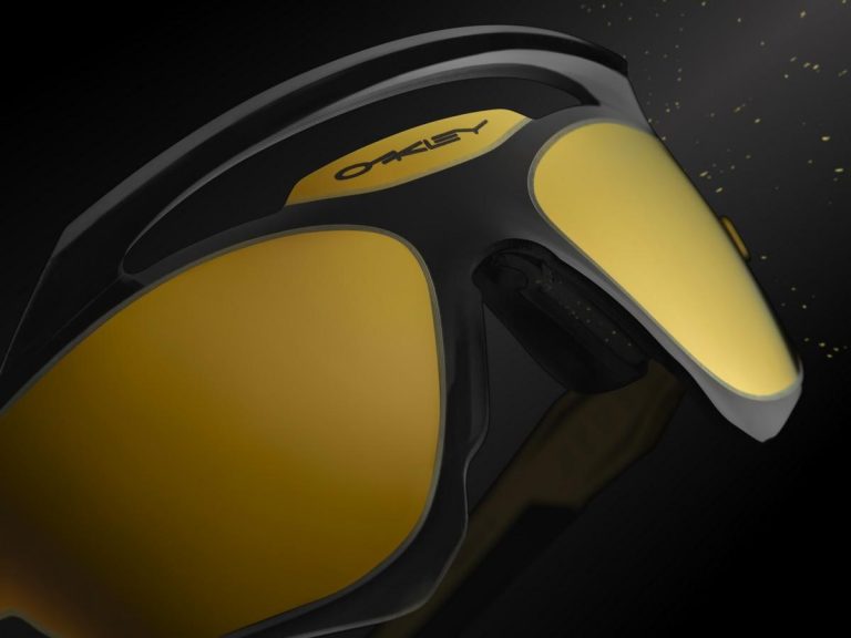 Occhiali sportivi Oakley Xeus 2021