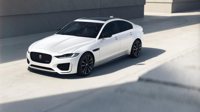 Jaguar XF e XE R-Dynamic Black