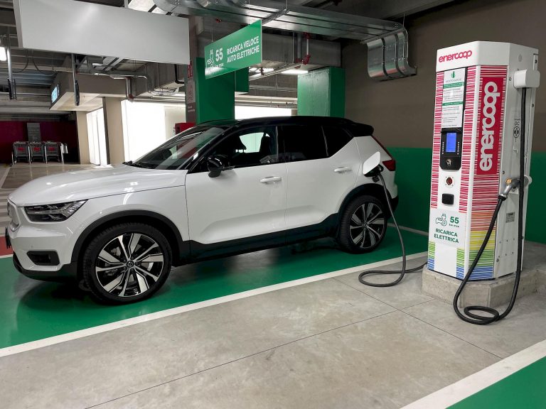 Quanto costa ricaricare un'auto elettrica