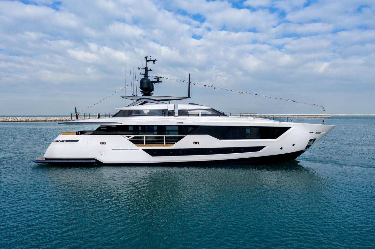 Custom Line 106 M/Y Gerry's Ferry