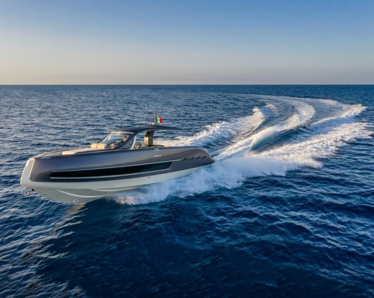 Miami International Boat Show 2022 Invictus Yacht