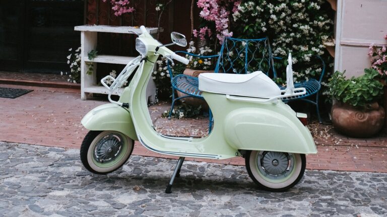 Garage Italia Customs Vespa 50 Special-e