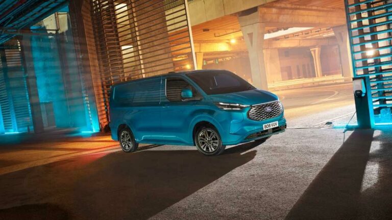 Ford e-Transit Custom debutta con 5G e 380 km di autonomia