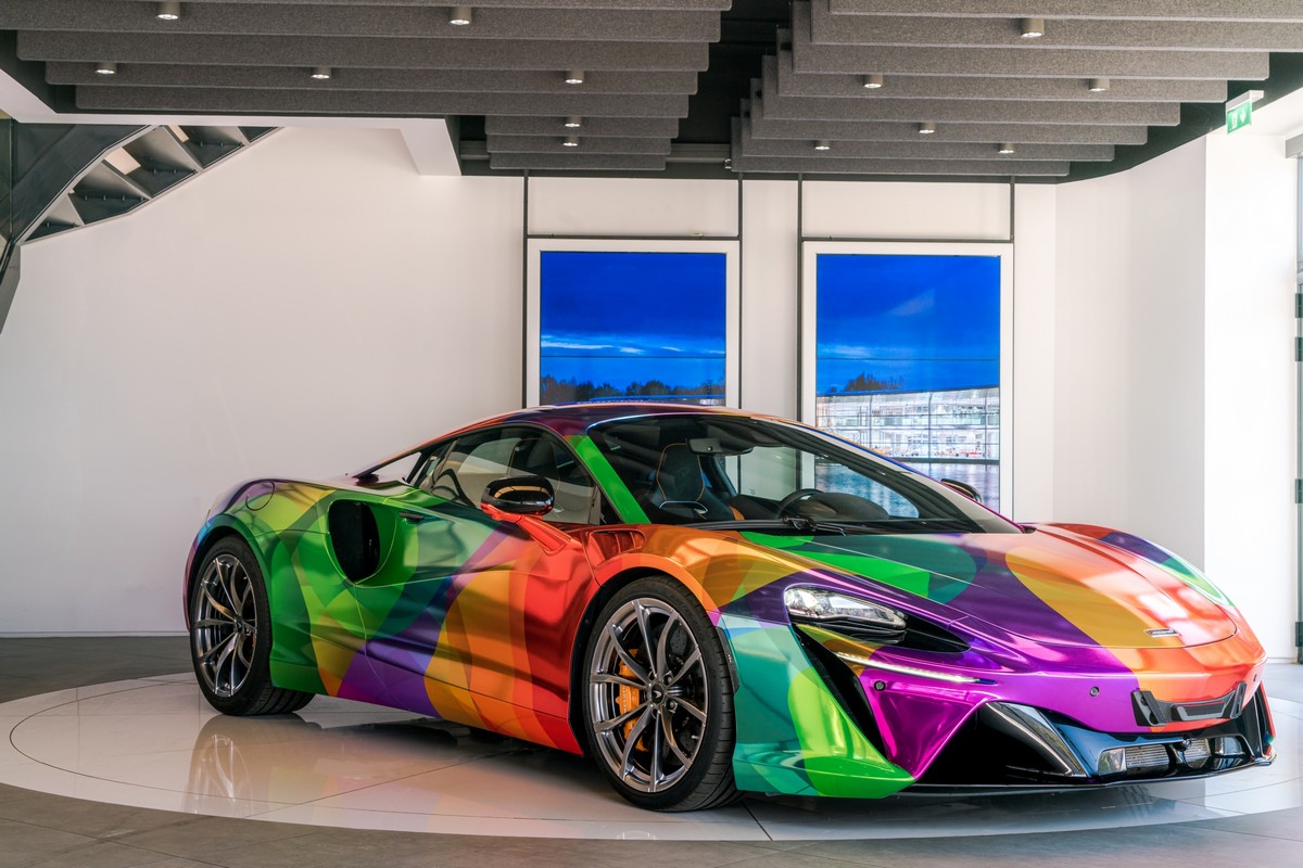 McLaren Artura Art Car