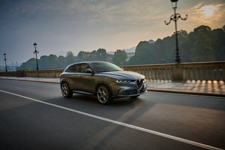 Alfa Romeo Tonale Plug-In Hybrid Q4 auto plug-in hybrid migliori