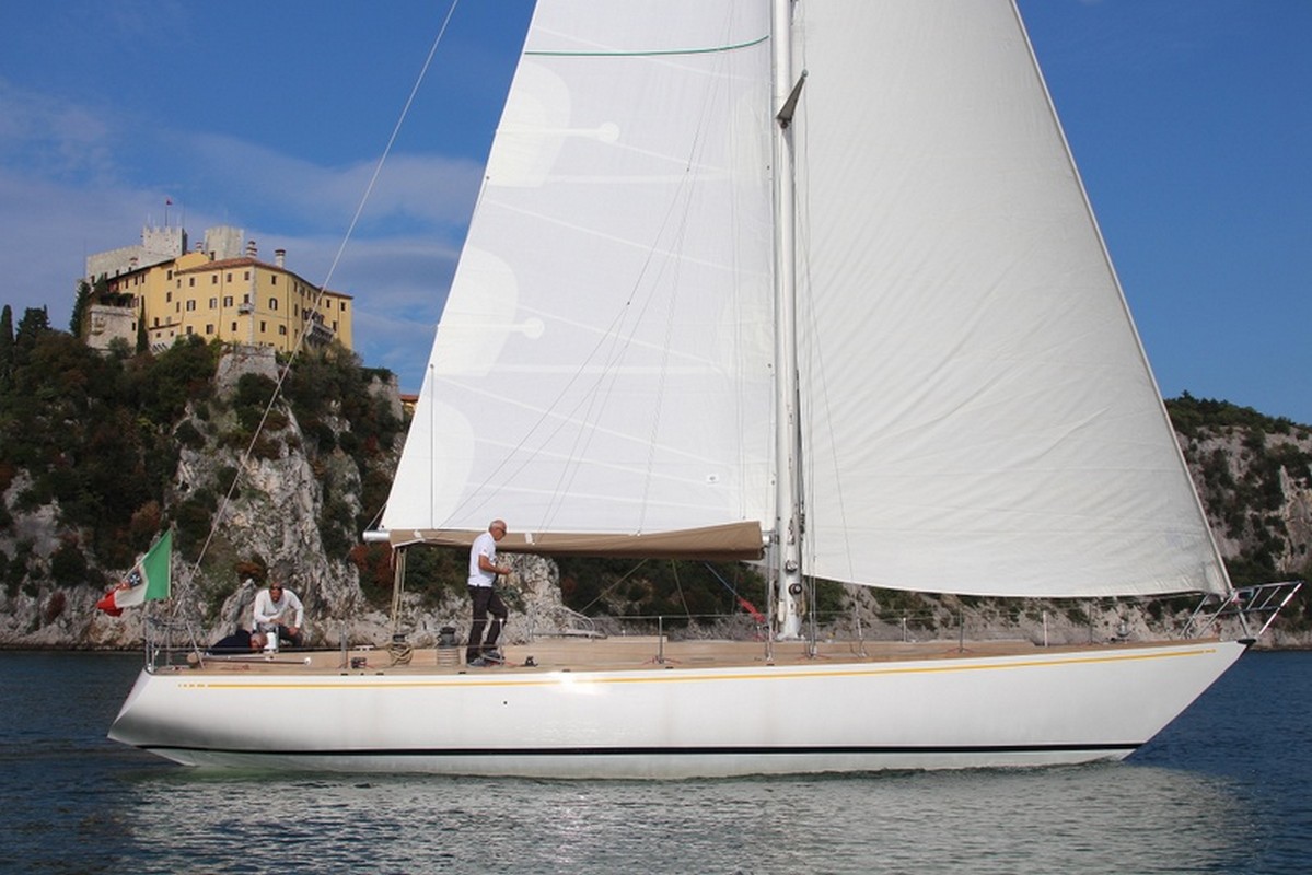 Yacht a vela Yara