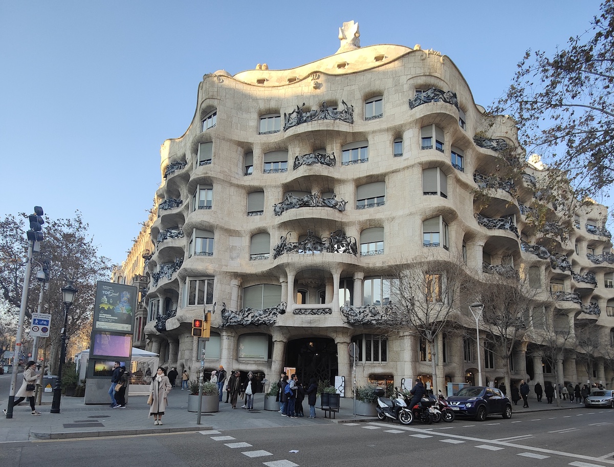 casa mila barcelona gaudi