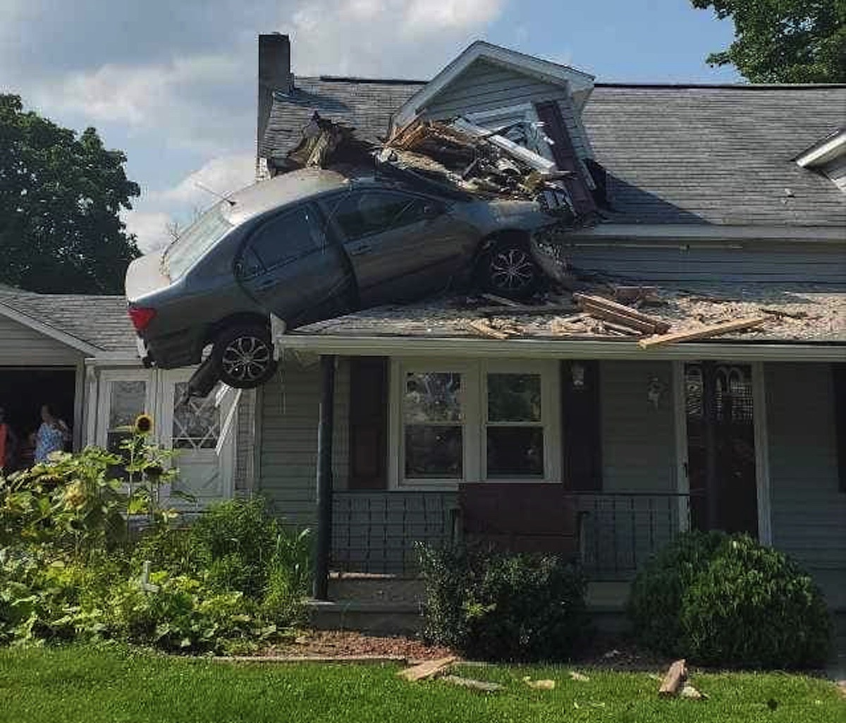 incidente auto secondo piano