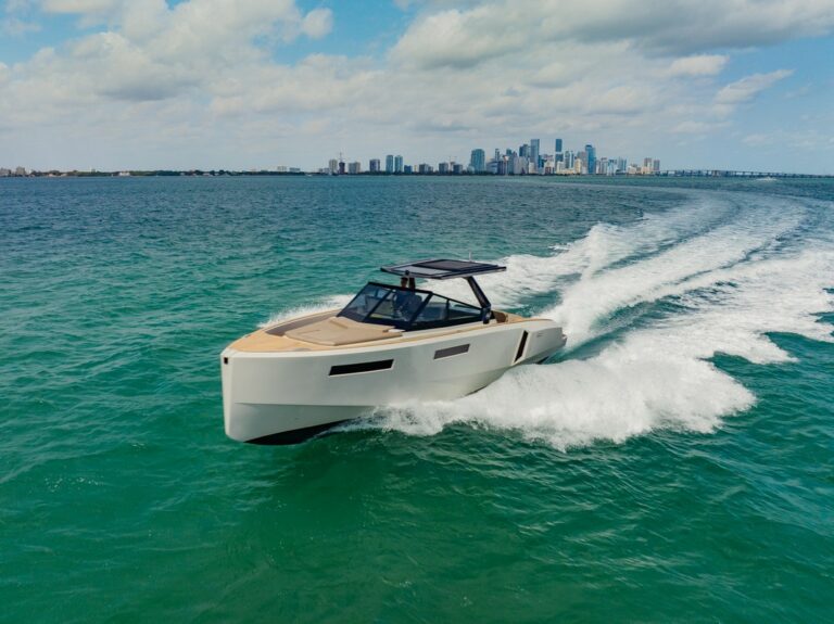 Evo Yachts R4 WA