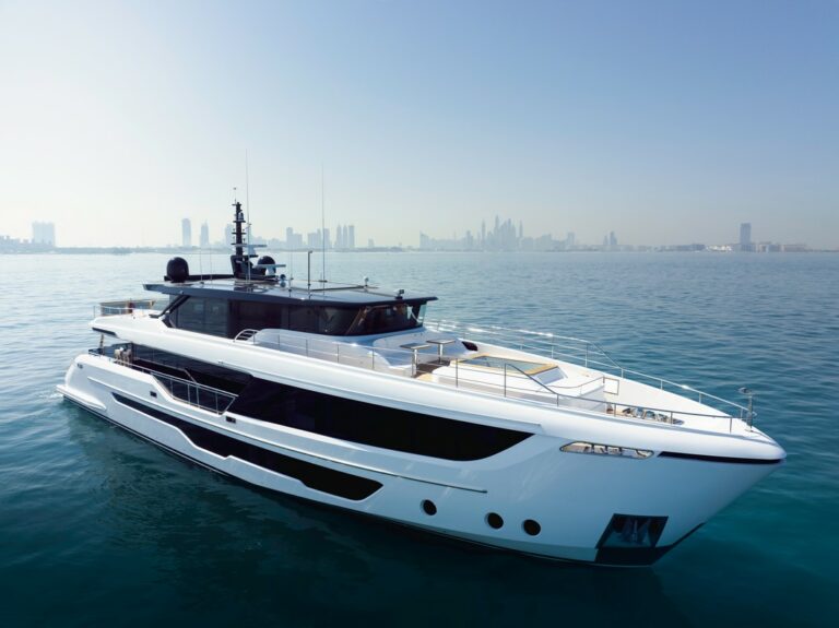 Gulf Craft Majesty 111