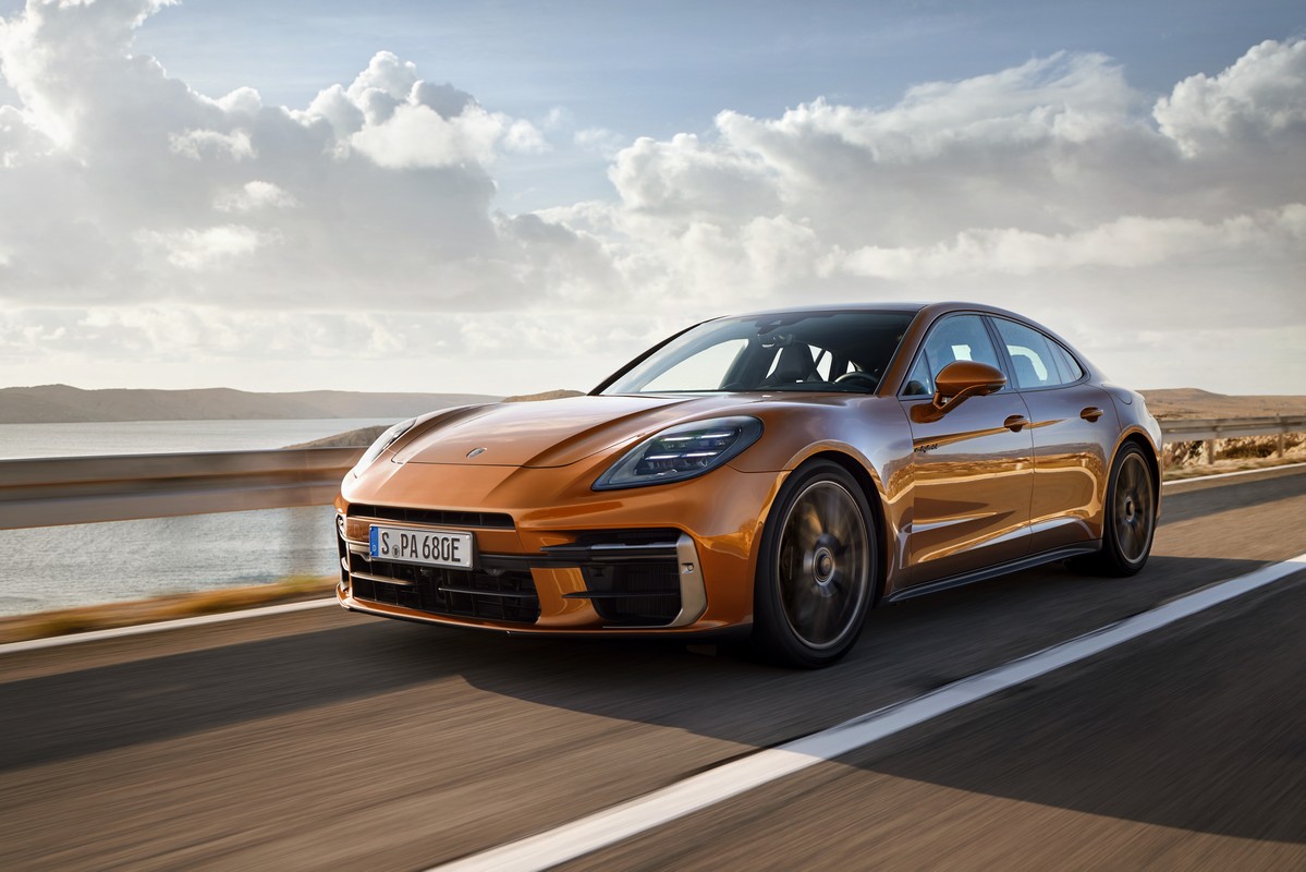 Porsche Panamera 2024 motore, prezzo e caratteristiche