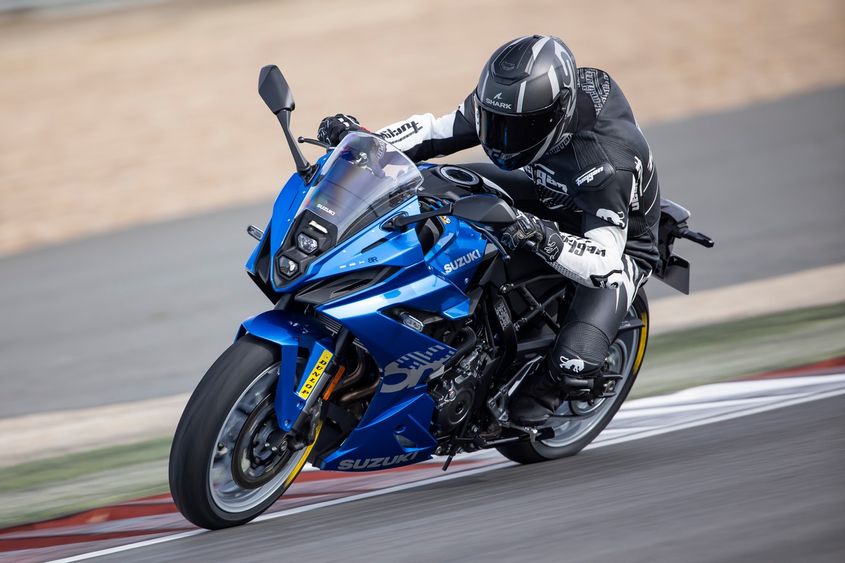 La nuova Suzuki GSX8R 2024 a partire da 9.700 euro