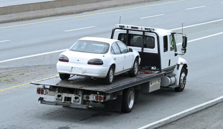 carro attrezzi auto in panne in autostrada