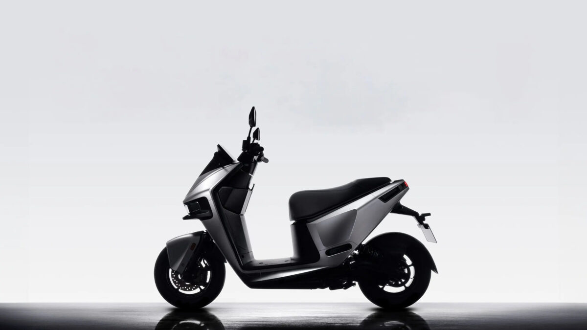 Gogoro Pulse side