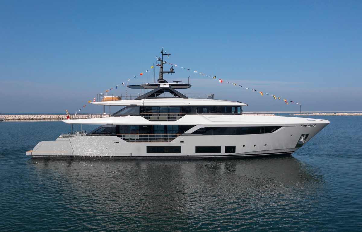 Custom Line Navetta 38