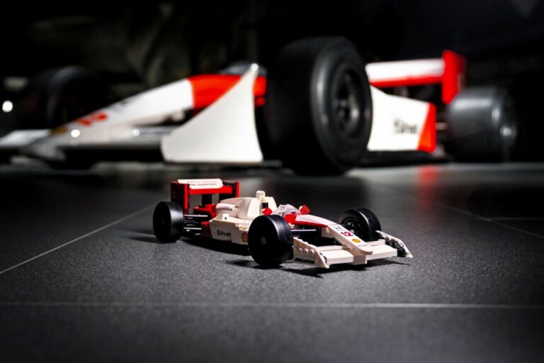 Lego Icons McLaren MP44 e Ayrton Senna