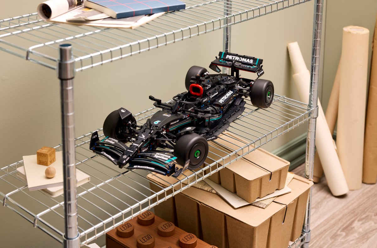 Lego Technic Mercedes-AMG F1 W14 E Performance