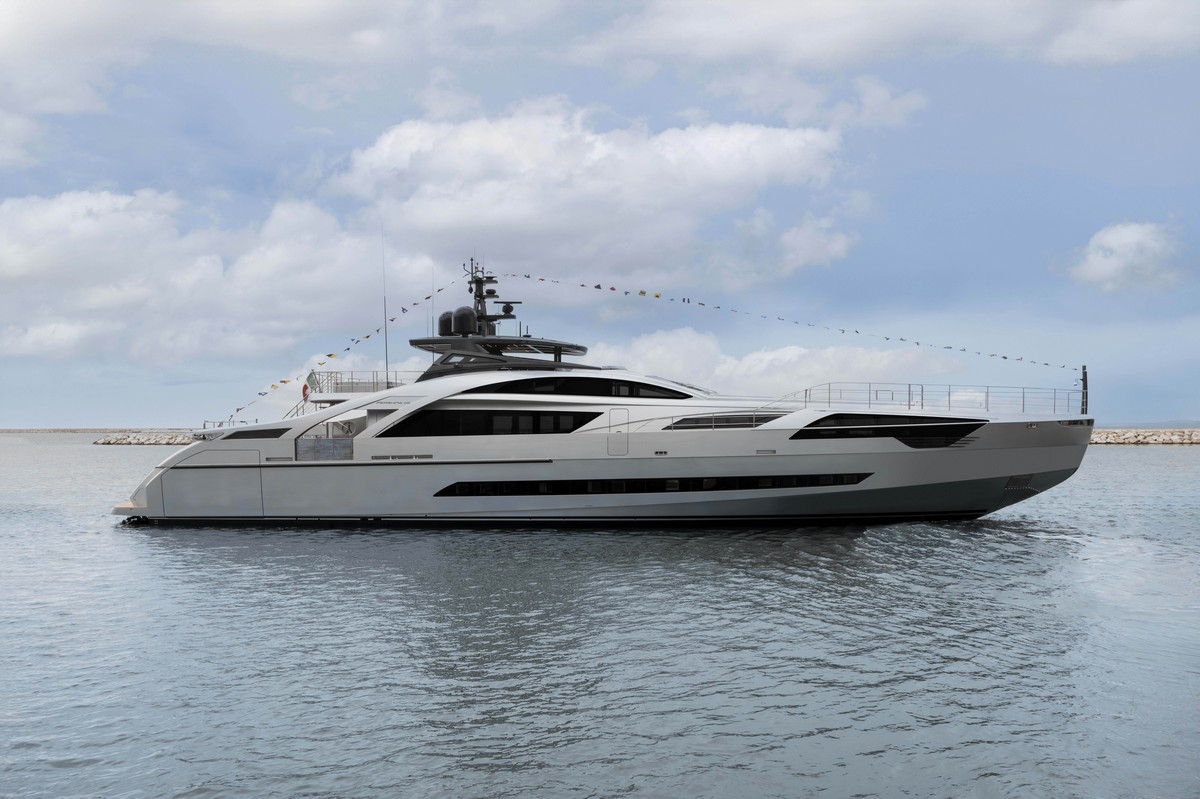 Pershing 140 2024: varato il quarto yacht