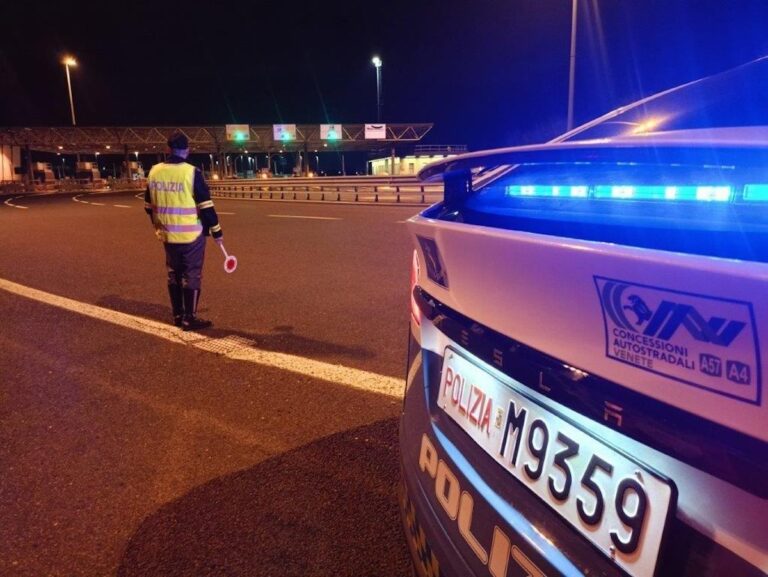 tesla model X polizia stradale