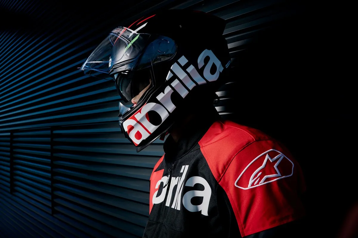 Aprilia e Alpinestars abbigliamento tecnico