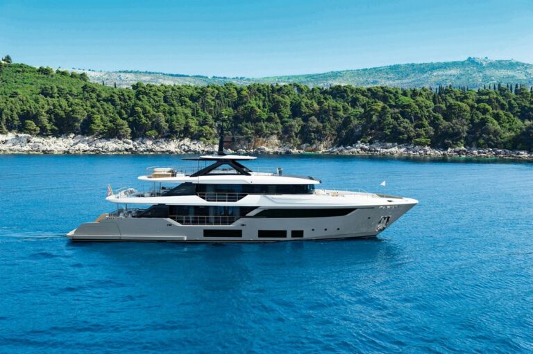 Custom Line Navetta 38 2024