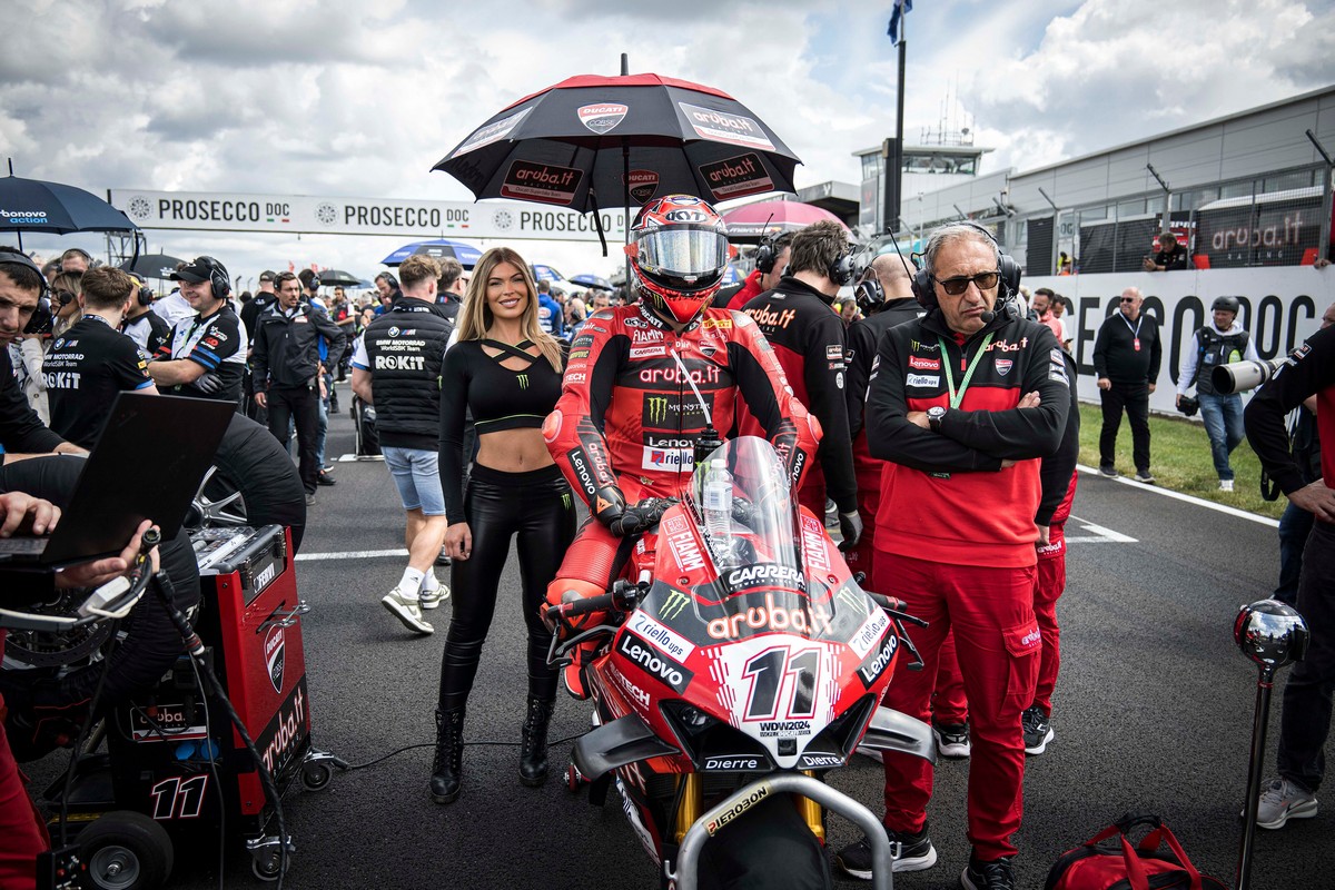 Paddock Girls SBK Donington 2024