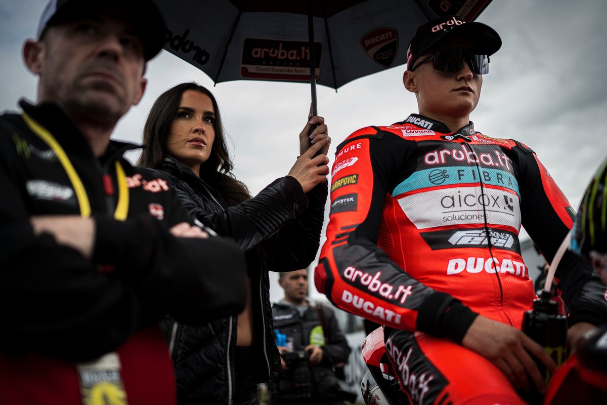 Paddock Girls SBK Donington 2024