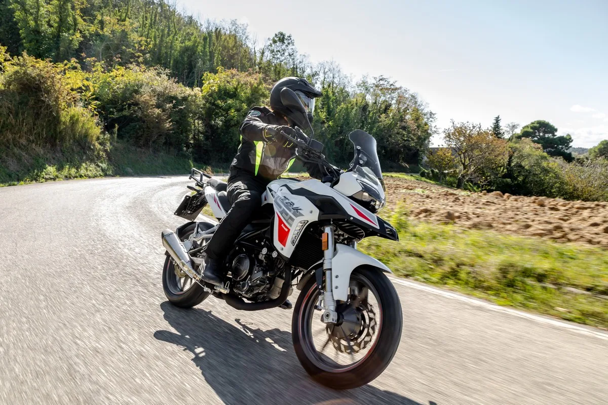 Benelli TRK 251 2024: la piccola adventure a 3.790