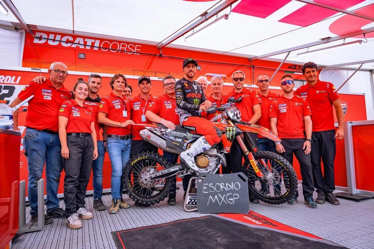 Debutto Ducati Desmo450 MX in Olanda con Tony Cairoli