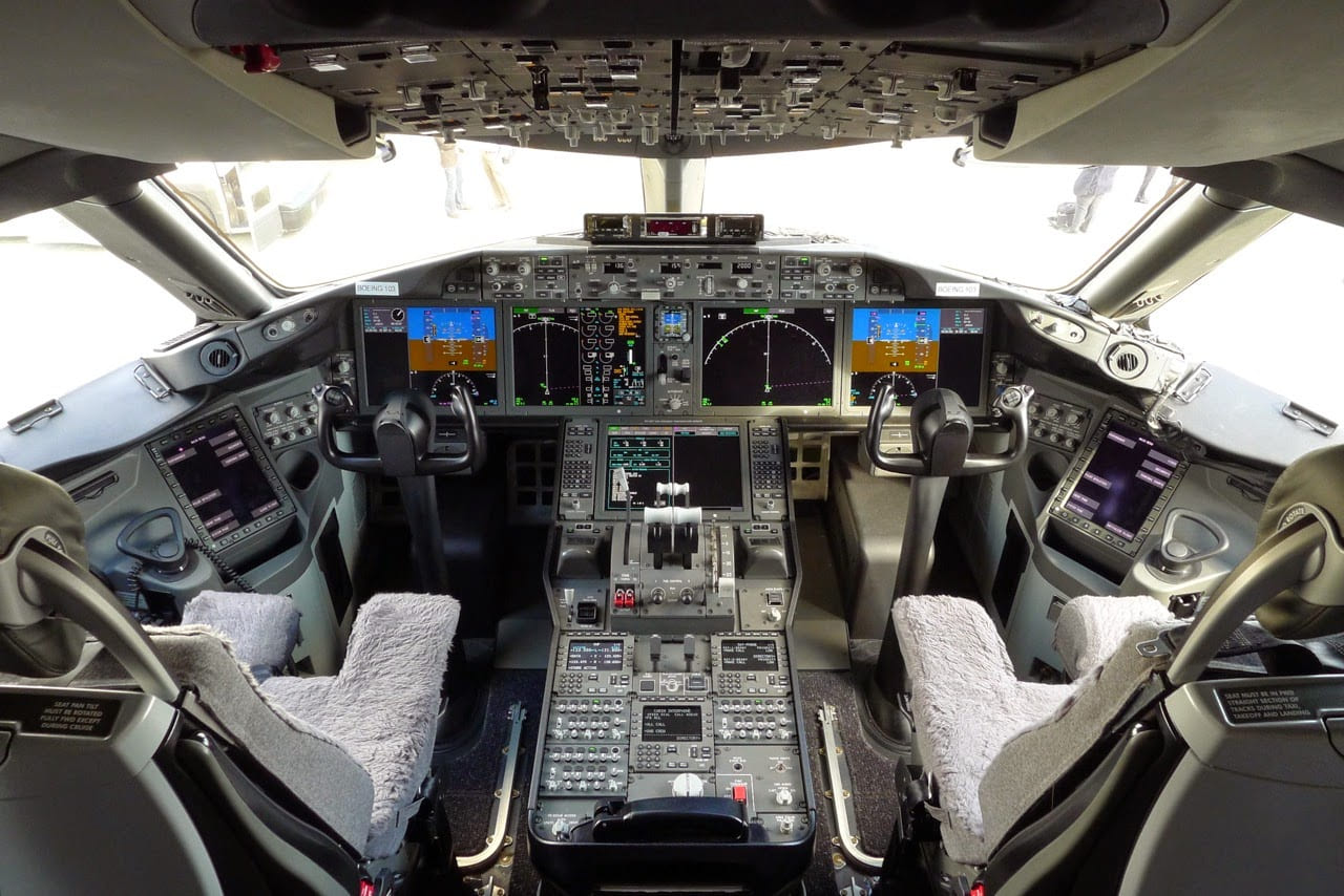 Boeing 787 Dreamliner fight deck