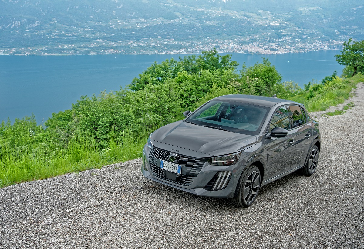 Nuova Peugeot 208 caratteristiche tecniche elettrica