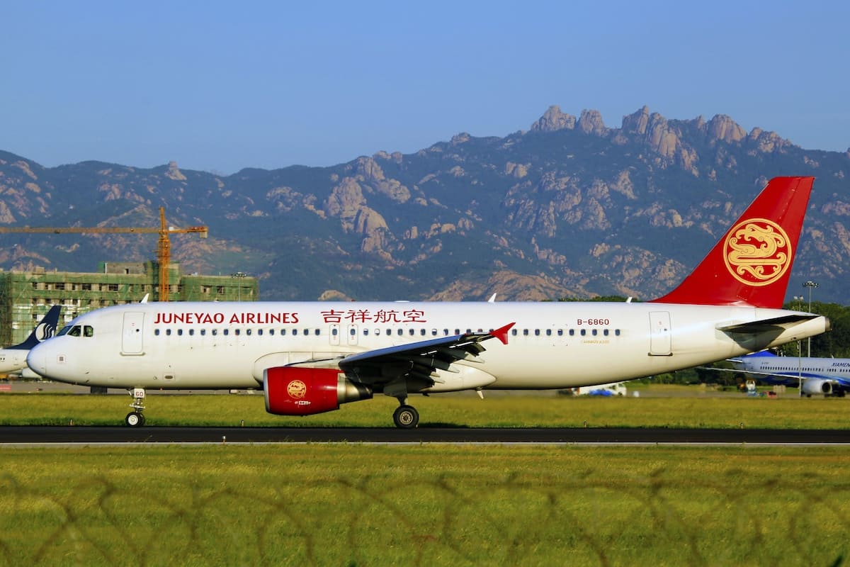 JuneYao Airlines Airbus A320