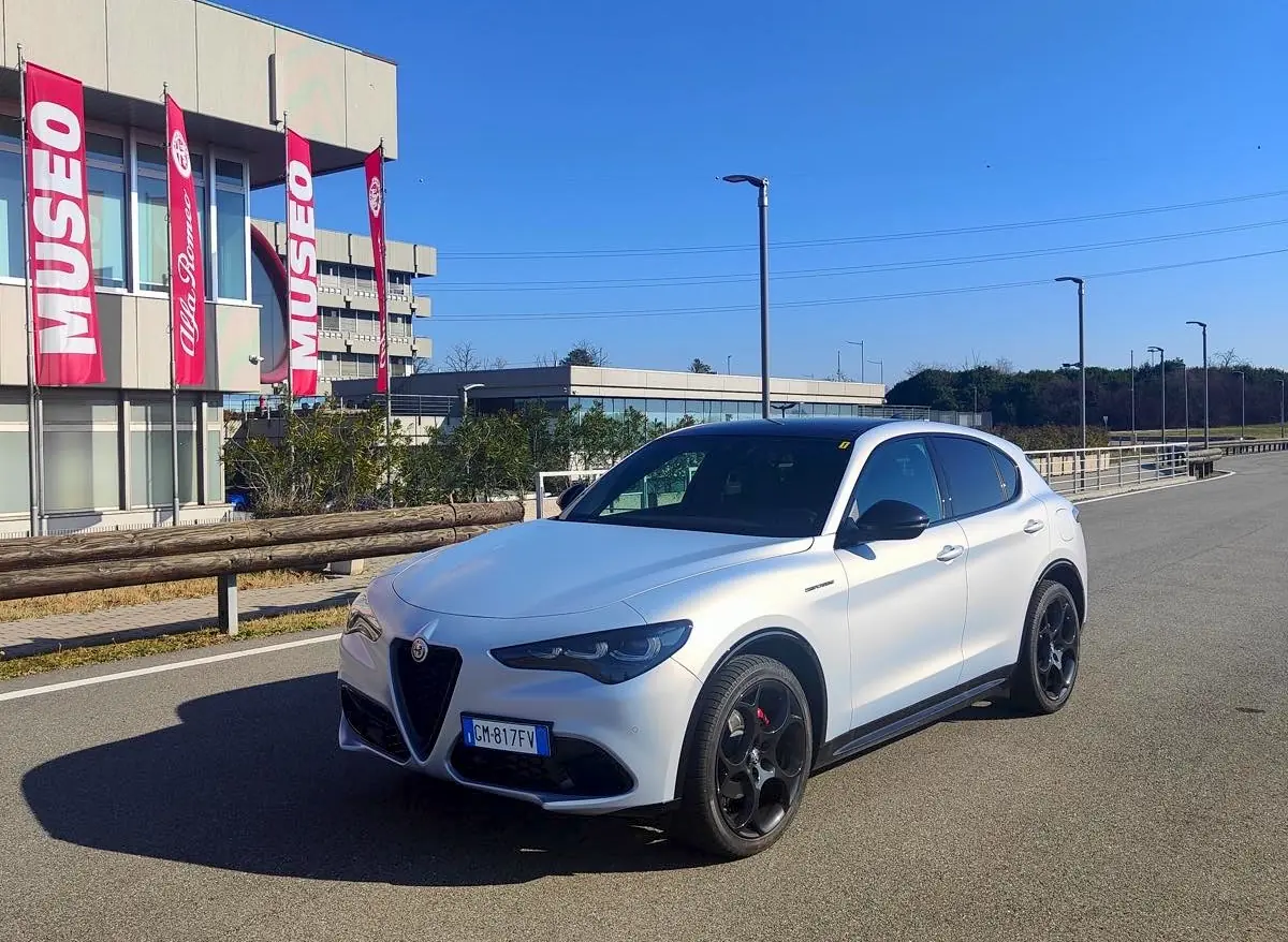 alfa romeo stelvio competizione